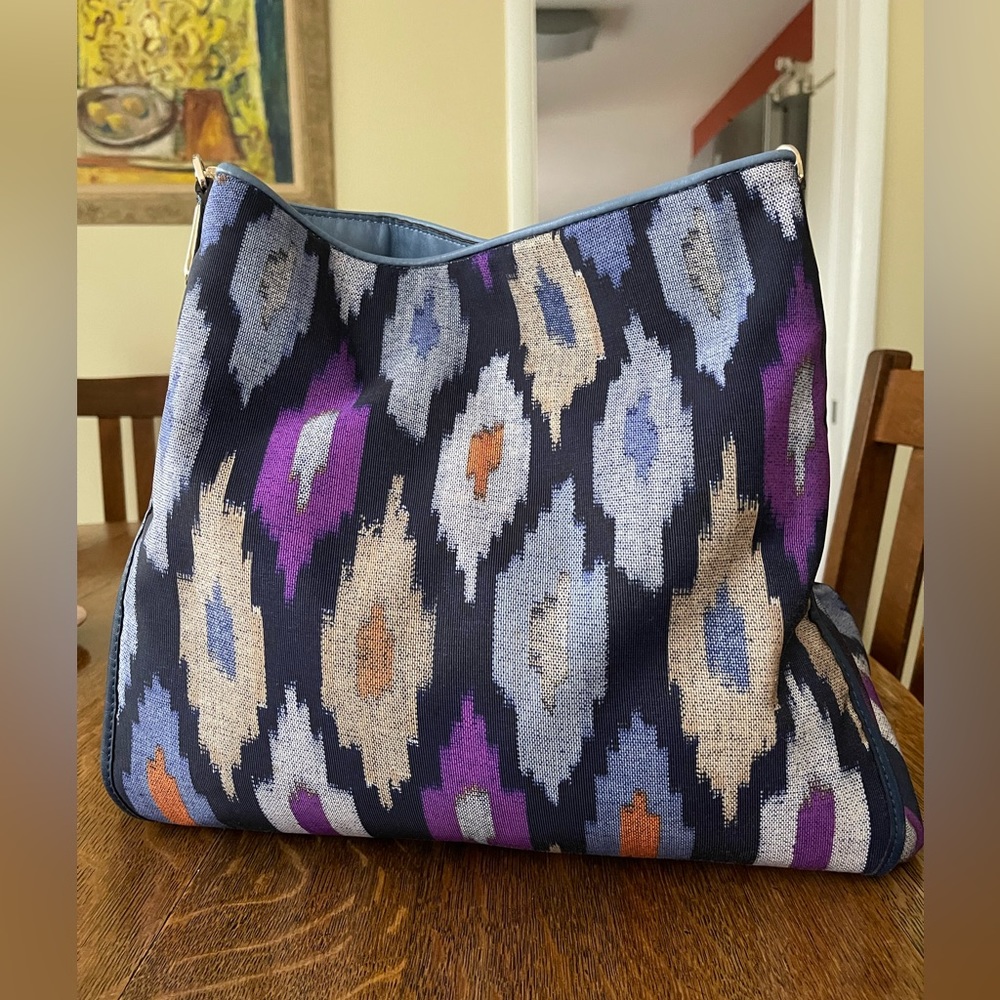 Coach purse. Rare fabric print. Leather and brass. EUC. No flaws. Pockets! - Picture 2 of 10